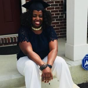 Meet your Posher, Lora